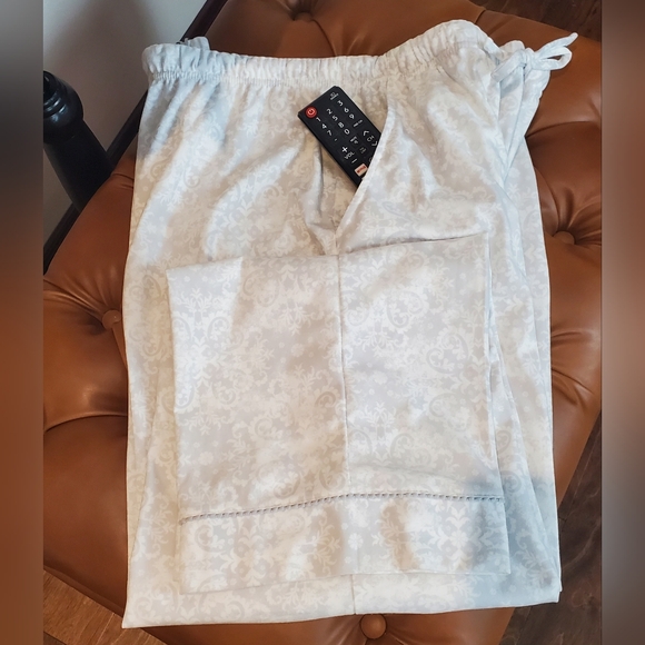 NWT LA Vie en Rose PJ set ( Size L) - Picture 3 of 10